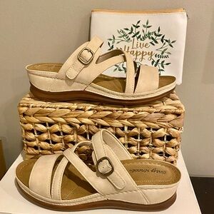 Easy Street ‘Alana’ cute tan sandal!